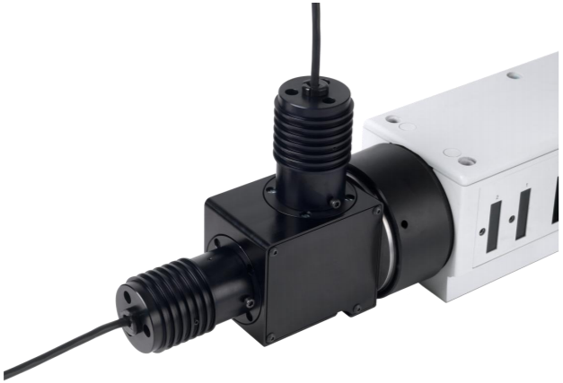 Lumen 100-LED 組合器安裝於顯微鏡光源接口